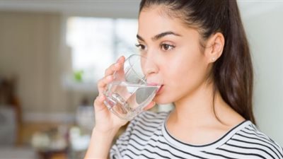 كمية الماء المسموح بشربها يوميًا للرجال والنساء