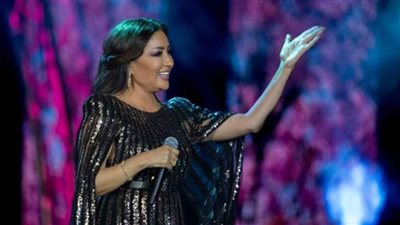 لطيفة تشعل مسرح 