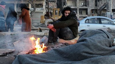 الهروب إلى الريف والنوم في السيارات.. الناجون من الزلزال حياة جديدة