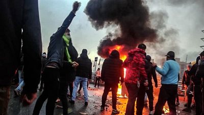 الاحتجاجات الإيرانية لا تهدأ وخامنئي يتعهد بالتصدي للمتمردين