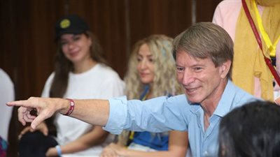 سكوت تروست: سعيد بالتواصل مع الممثلين المصريين (صور)