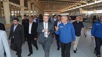 محافظ بني سويف يتفقد موقع مشروع مجمع الصناعات المغذية لصناعة الكمبروسور باستثمارات 33 مليون جنيه