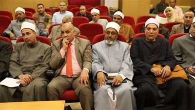 رئيس قطاع المعاهد يكرم المتميزين من مديري التعليم الثانوي بالمناطق الأزهرية