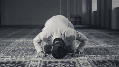 حكم تأخير صلاة الوتر لآخر الليل وأداؤها في البيت