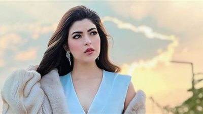 ميرنا جميل تجذب الأنظار باللبني