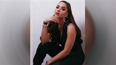 بلقيس فتحي تخطف الأضواء بالأسود المثير (صور)