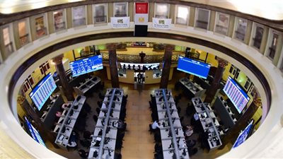 تحرير سعر الصرف يعوّض خسائر البورصة المصرية في 2022 (شاهد)