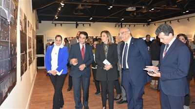 وزيرة الثقافة تفتتح معرض الأعمال الفائزة بتمثيل مصر ببينالي فينسيا للعمارة