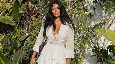 أسماء جلال تبرز رشاقتها بأحد إطلالة