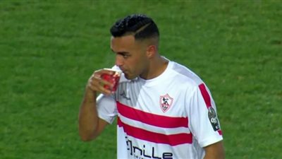 سيد نيمار يواجه برودة الجو وألم الهزيمة بكوب شاي