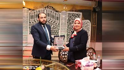 تكريم الدكتورة نسرين يوسف مدير إدارة الطب الوقائي بالإسماعيلية