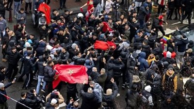 هولندا تفرق مشجعين للمنتخب المغربي بالعصا في ثلاث مدن