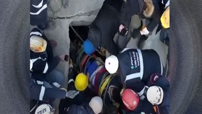 زلزال تركيا.. إنقاذ أحد الأشخاص بعد 108 ساعات تحت الأنقاض (فيديو)