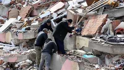 زلزال سوريا.. نقص الإمكانات يقضى على العالقين تحت الأنقاض (فيديو)