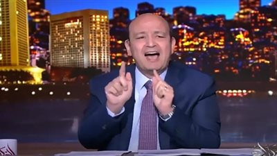 عمرو أديب يهاجم الغرب بسبب زلزال سوريا.. اللي بيحصل دا كُفْر (فيديو)