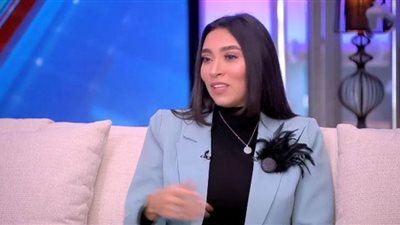 زيزي عادل تشارك جمهورها بصور من مناسك العمرة