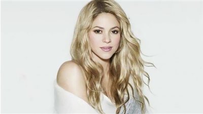 شاكيرا تلفت الانظار باطلالة مثيرة.. شاهد