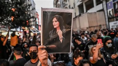 الحرس الثوري الإيراني يدق ناقوس الخطر وسط مخاوف من اندلاع ثورة.. فيديو