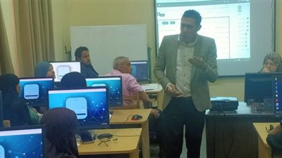 دورة تدريبية متخصصة للعاملين بالمراكز التكنولوجية حول منظومة تراخيص المحال التجارية