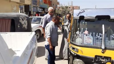 محلي دشنا يواصل شن حملاته على التوك توك بشوارع المدينة