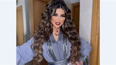 دنيا بطمة تشعل إنستجرام بالأحمر القصير | صور