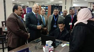 رئيس جامعة بنها يتابع فعاليات اليوم الأول لـهاكثون الحكومة الذكية