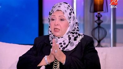 عفاف شعيب تتبرأ من أفعال الفنانات وتهجر جلسات النميمة (فيديو)