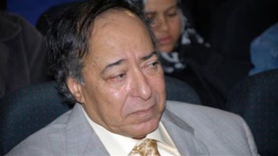 وفد المهن التمثيلية يزور صلاح السعدني لتكريمه