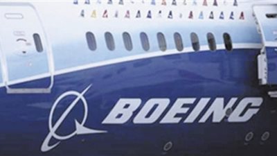 »عباس« يبحث تطوير أسطول مصر للطيران خلال لقائه وفدا ً من »بوينج العالمية«.. ويشيد بكفاءة الكوادر البشرية