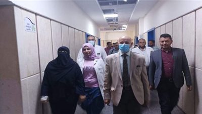 وكيل وزارة الصحة يُحيل المتغيبين بعيادة الجلدية والجذام بالزقازيق للتحقيق