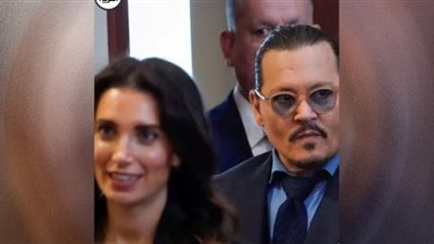 محامية تطلب الطلاق لترتبط بجوني ديب (شاهد)