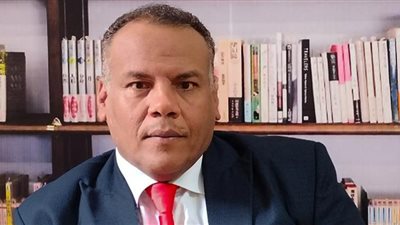 خبير اقتصادي يكشف طرق حماية الأموال من التضخم والدولار