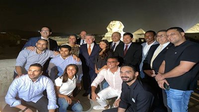 رئيس الأولمبية الدولية يزور الاهرامات