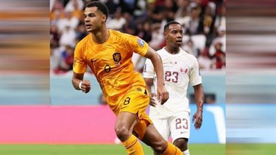 هولندا تتقدم على قطر في الشوط الأول