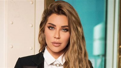 كارلا حداد تتألق بالكاروهات والكعب العالي