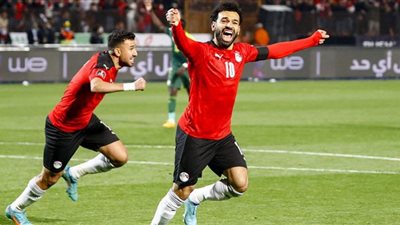 محمد صلاح يحرز الهدف الأول فى شباك النيجر