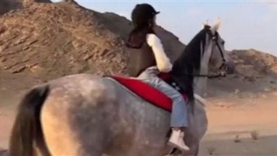 أصغر فارسة سعودية تخطف الأنظار.. جود العوفي فارسة محترفة