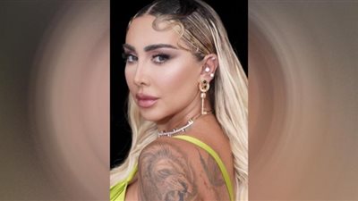 جويل مردينيان تخطف الأضواء بحبات الكريستال وقصة الكب