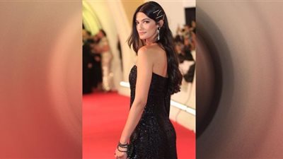 تارا عماد تتألق بالأسود في أحدث ظهور