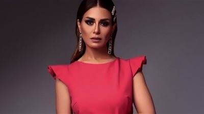 منة فضالي تلفت الأنظار بالنود المنفوش