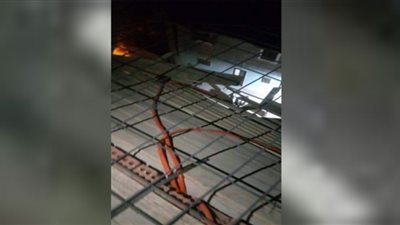 إزالة شدة خشبية لسقف بمنطقة أبو سمران خلال أعمال الموجة 20