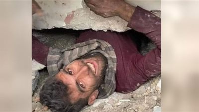 ضحكة من قلب الوجع رغم أنف الزلزال