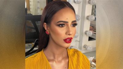 رنا سماحة تشعل الأجواء بالأسود والكريستال