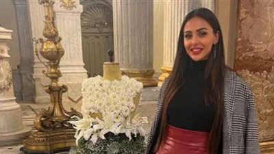 ميس حمدان تخطف الأضواء بالبيج القاتم (صور)