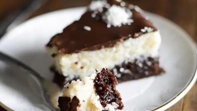 تمتعي بمذاق رائع واصنعي كيكة جوز الهند بالشوكولاتة