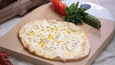 حضري المناقيش بالجبن على الطريقة اللبنانية