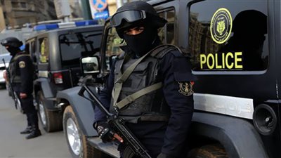 الشرطة تداهم أوكار بيع المخدرات وتضبط كوكتيل سموم