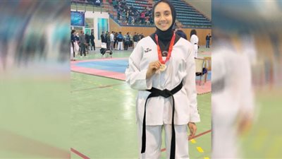 طالبة بالجامعة اليابانية تفوز بالميدالية الذهبية في التايكوندوا ببطولة الجامعات