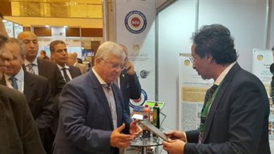 وزير التعليم العالي يتفقد جناح جامعة طنطا بمنتدى الجامعات الحكومية