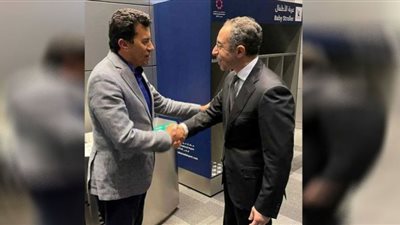 وزير الرياضة يصل قطر للقاء عدد من الوزراء